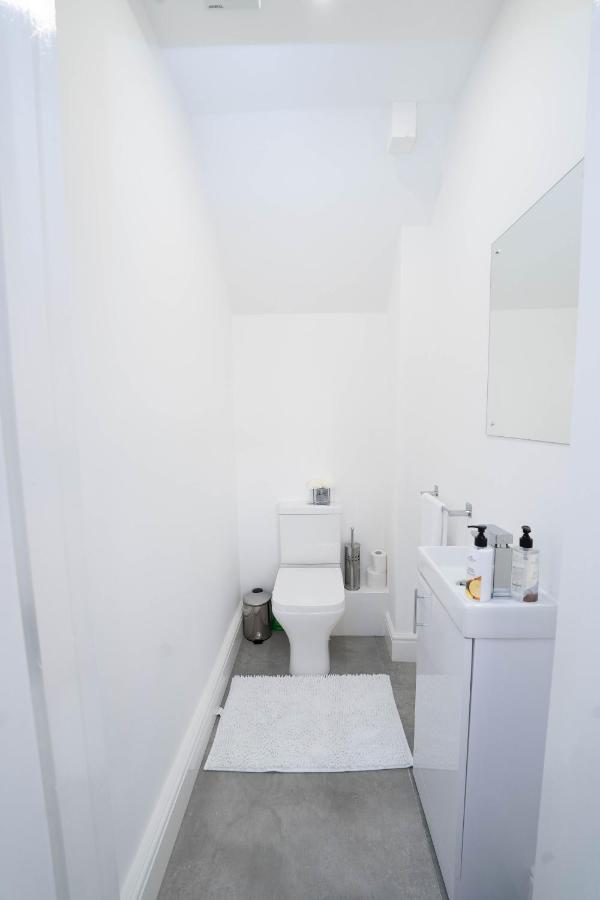Entire Modern Home With Private Parking For 6/8 Persons Worksop Esterno foto