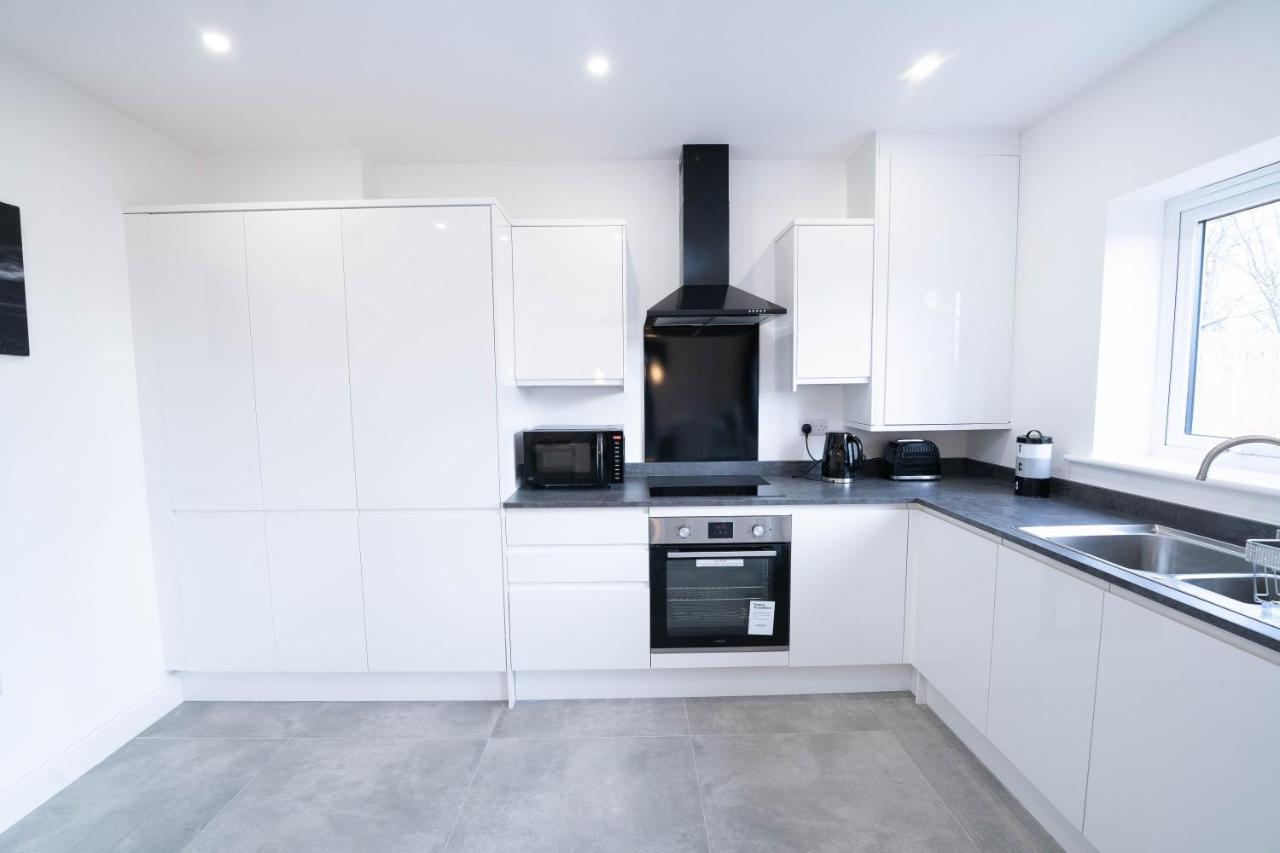 Entire Modern Home With Private Parking For 6/8 Persons Worksop Esterno foto