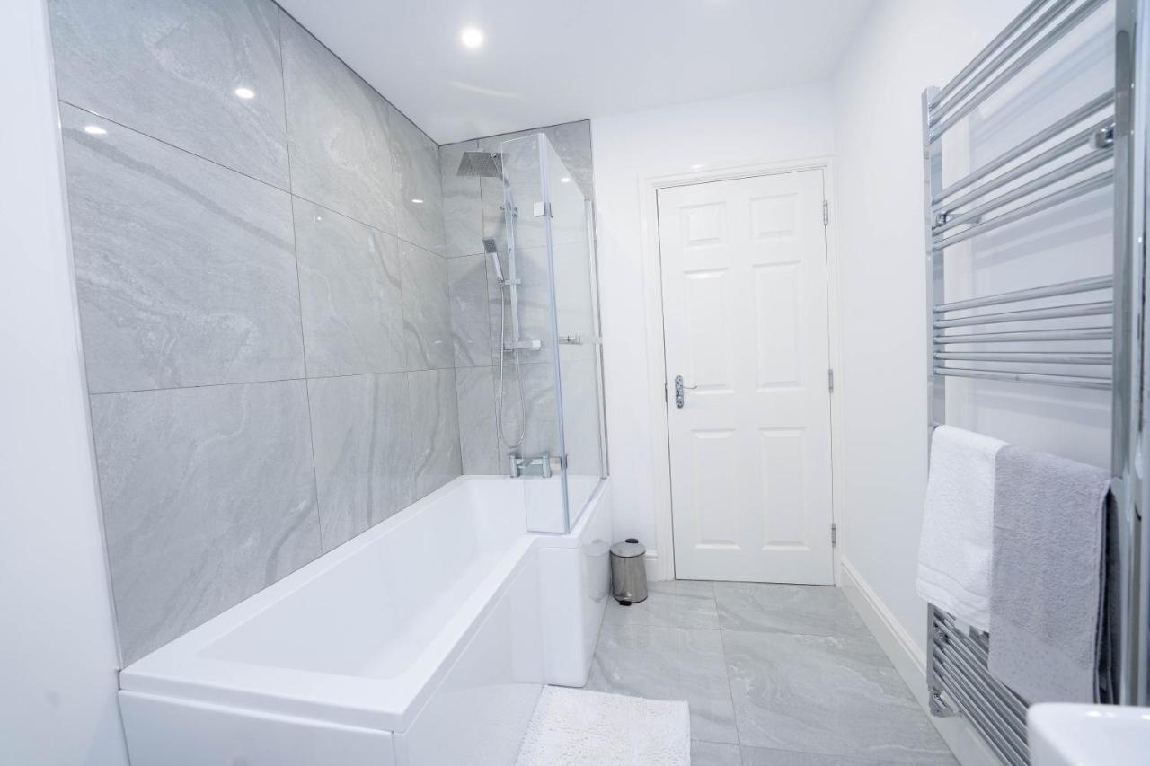 Entire Modern Home With Private Parking For 6/8 Persons Worksop Esterno foto