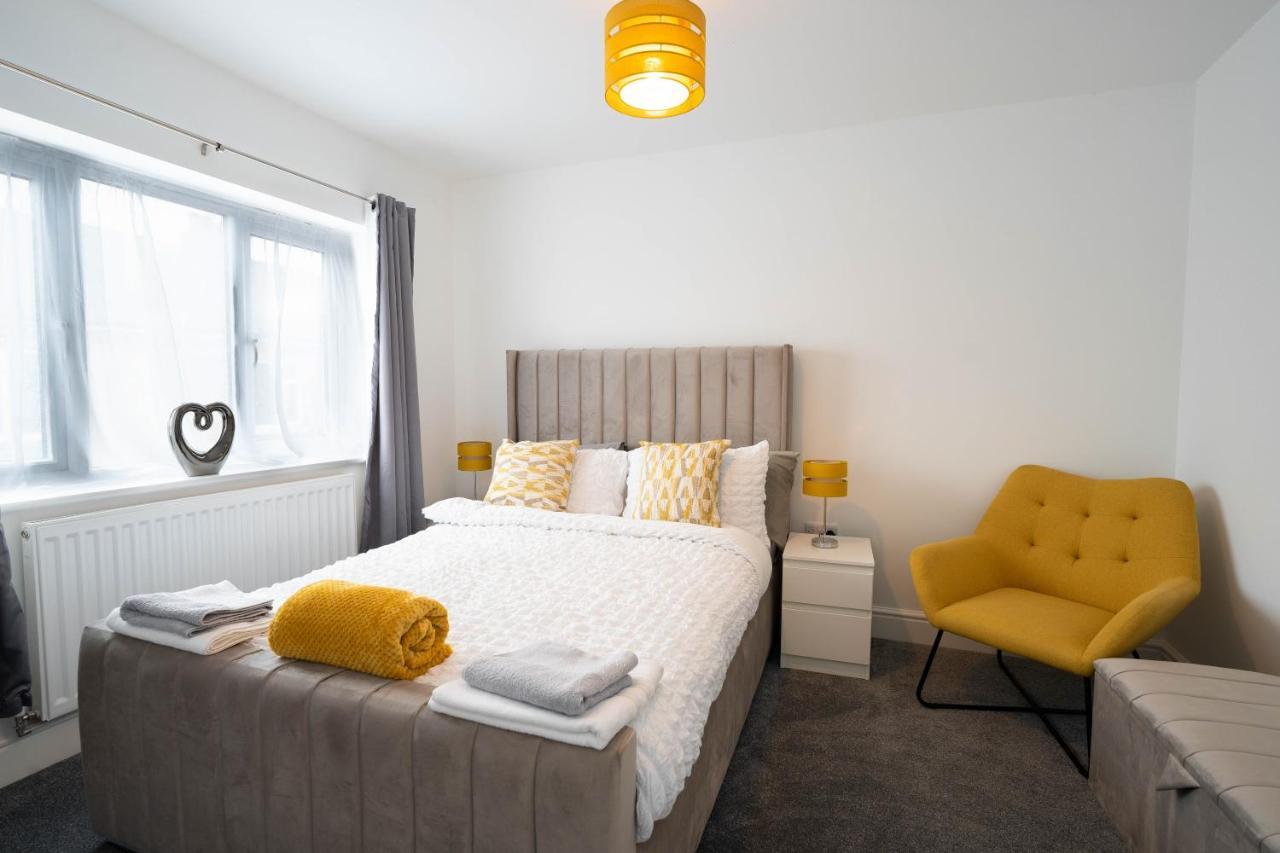 Entire Modern Home With Private Parking For 6/8 Persons Worksop Esterno foto