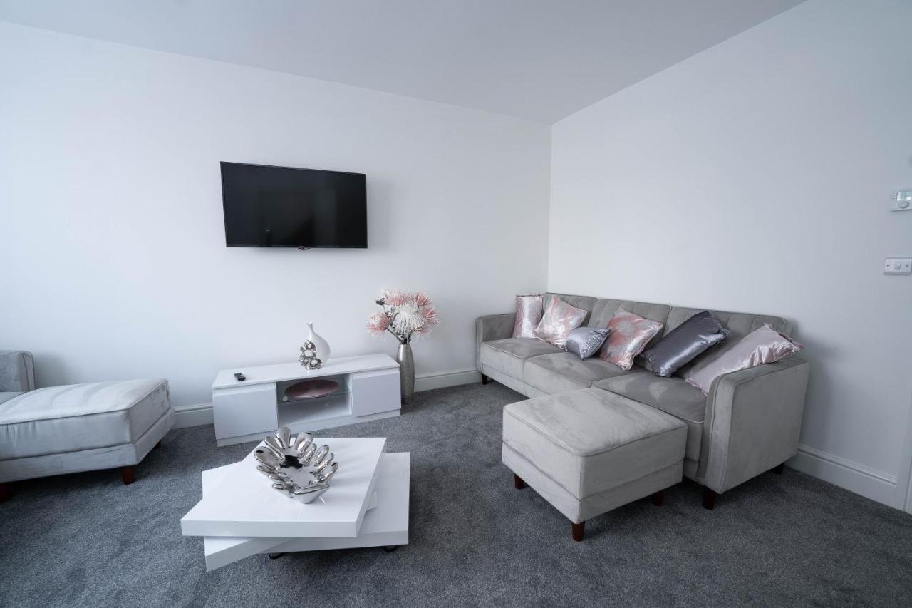 Entire Modern Home With Private Parking For 6/8 Persons Worksop Esterno foto