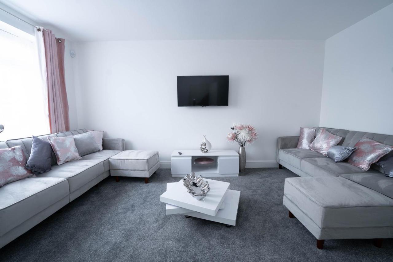 Entire Modern Home With Private Parking For 6/8 Persons Worksop Esterno foto