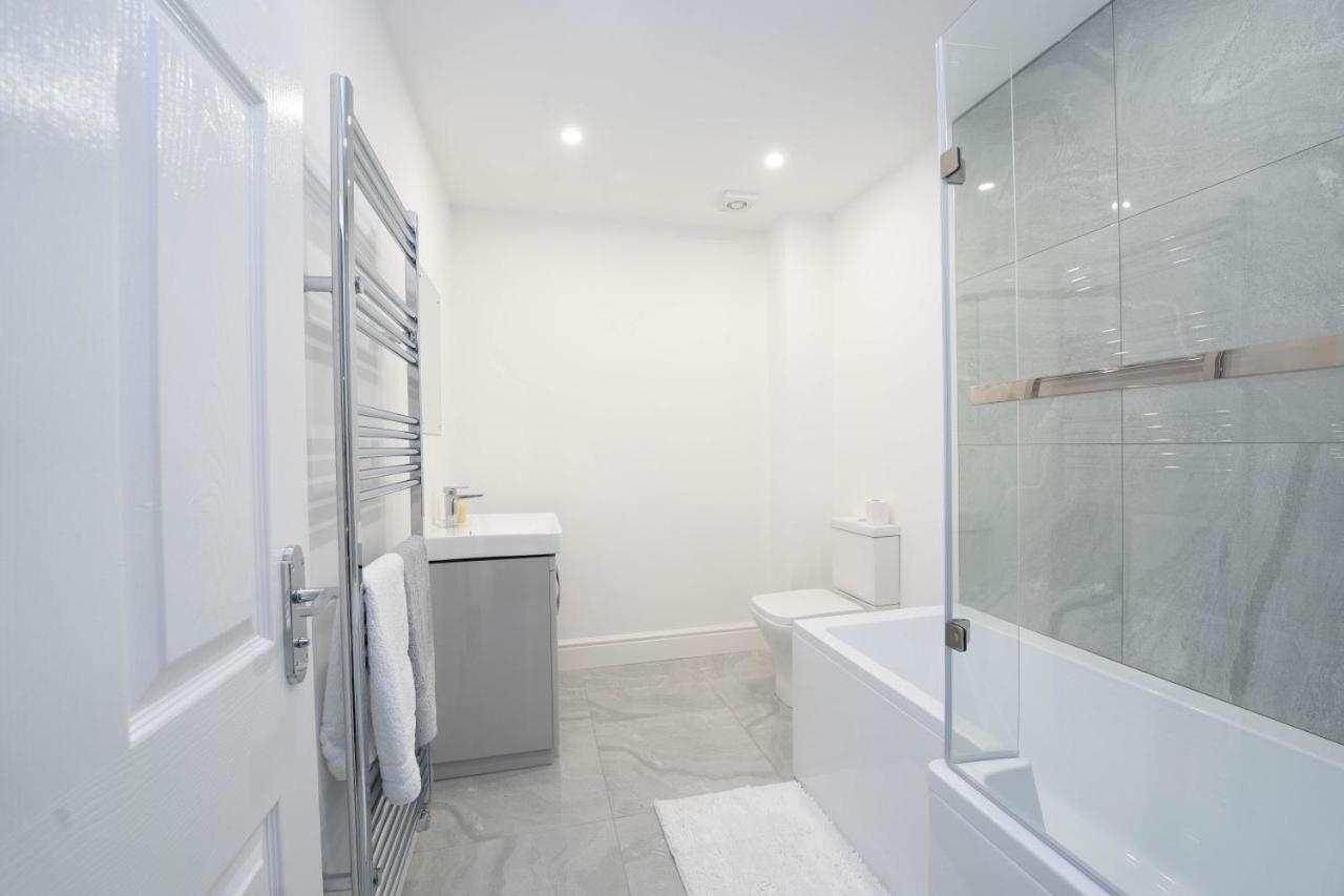 Entire Modern Home With Private Parking For 6/8 Persons Worksop Esterno foto