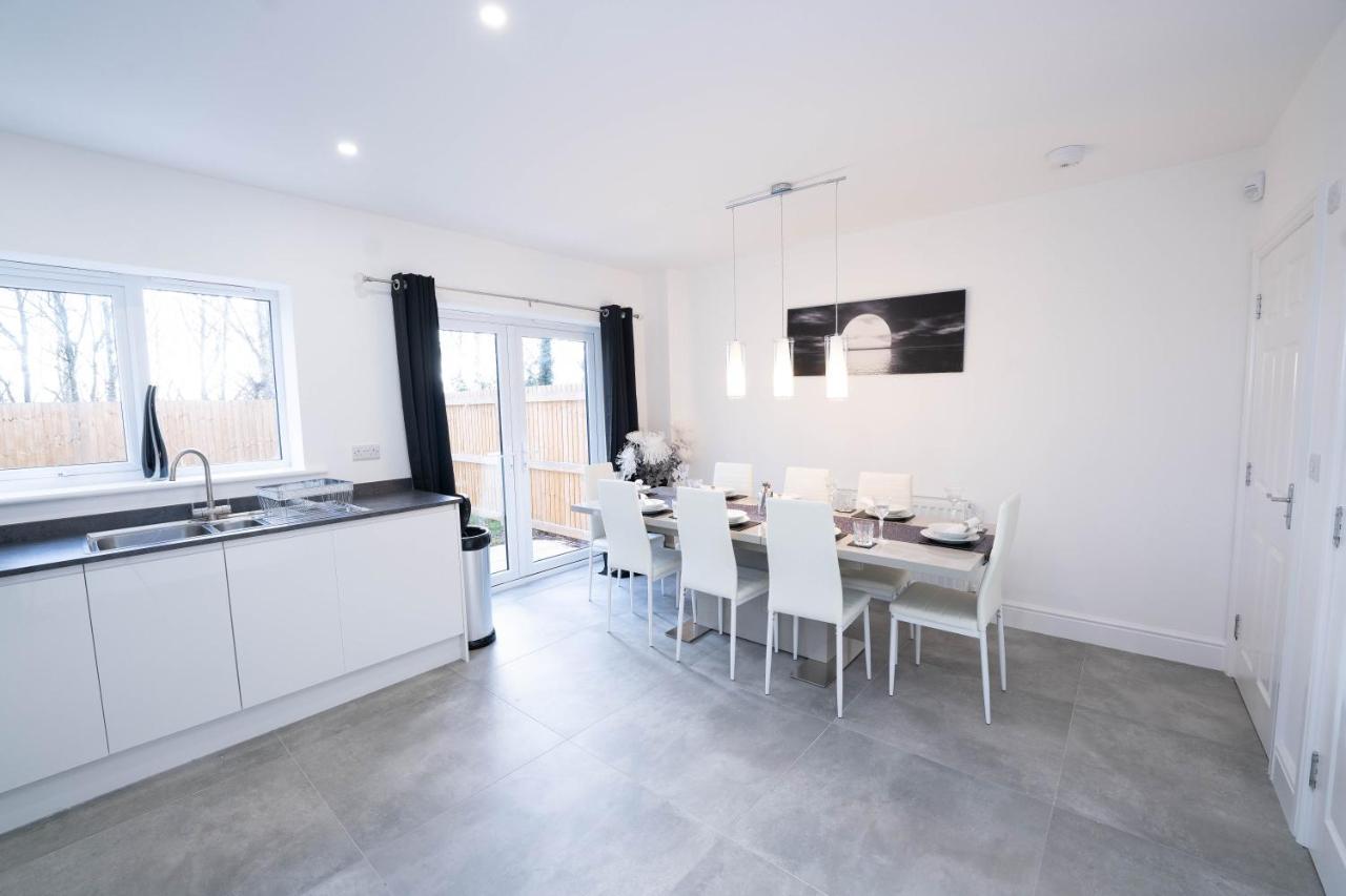 Entire Modern Home With Private Parking For 6/8 Persons Worksop Esterno foto