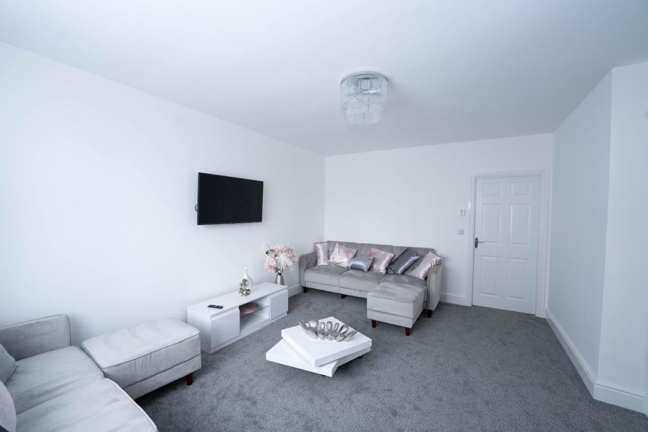 Entire Modern Home With Private Parking For 6/8 Persons Worksop Esterno foto