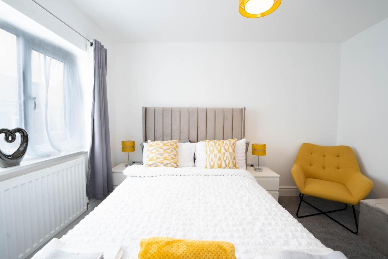 Entire Modern Home With Private Parking For 6/8 Persons Worksop Esterno foto