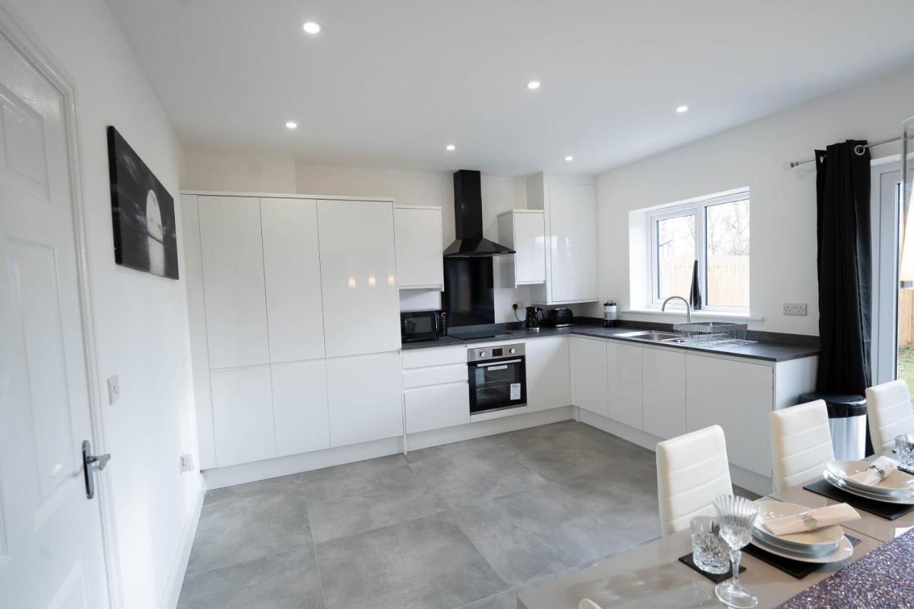 Entire Modern Home With Private Parking For 6/8 Persons Worksop Esterno foto