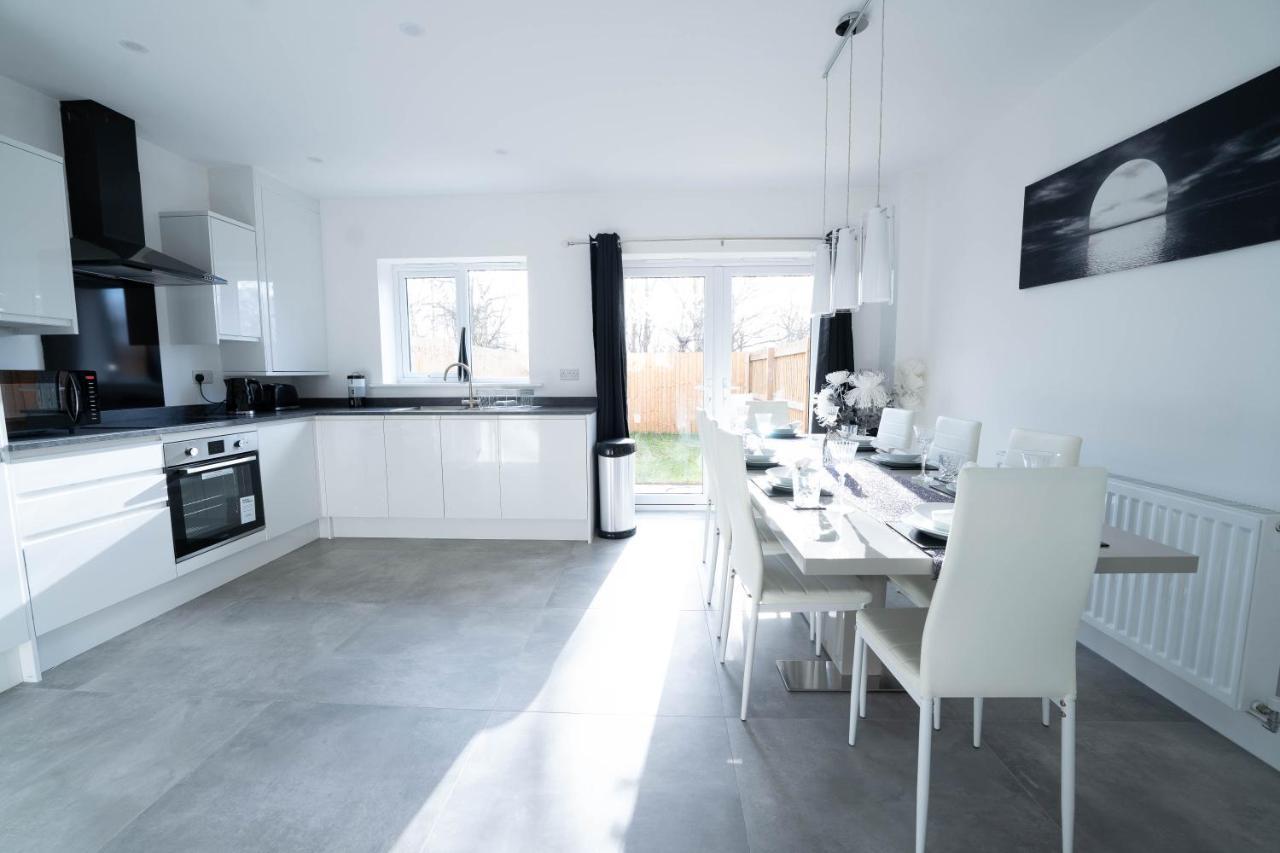 Entire Modern Home With Private Parking For 6/8 Persons Worksop Esterno foto