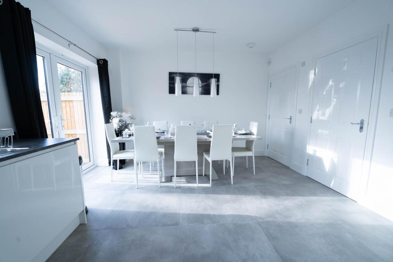 Entire Modern Home With Private Parking For 6/8 Persons Worksop Esterno foto