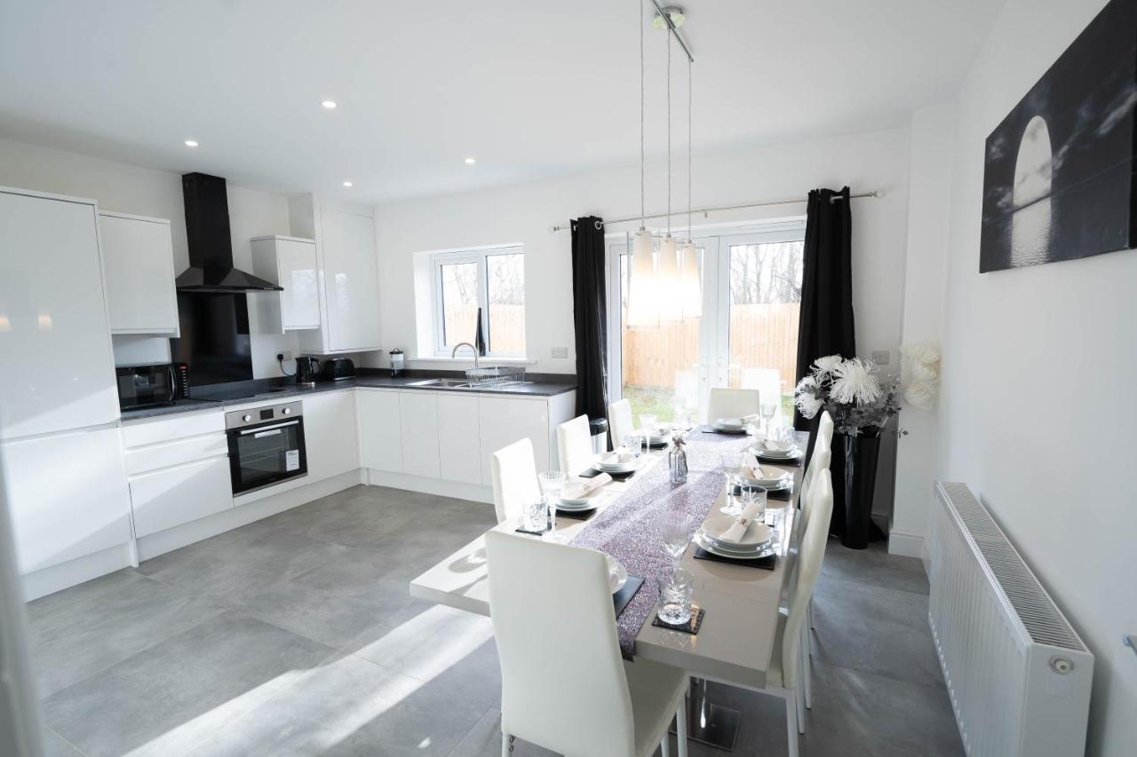 Entire Modern Home With Private Parking For 6/8 Persons Worksop Esterno foto