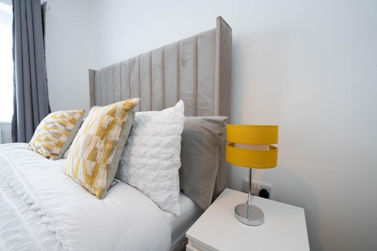 Entire Modern Home With Private Parking For 6/8 Persons Worksop Esterno foto