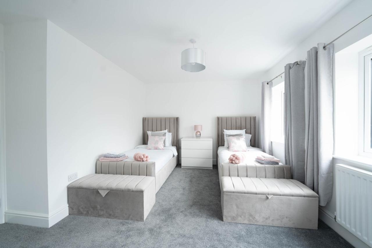 Entire Modern Home With Private Parking For 6/8 Persons Worksop Esterno foto