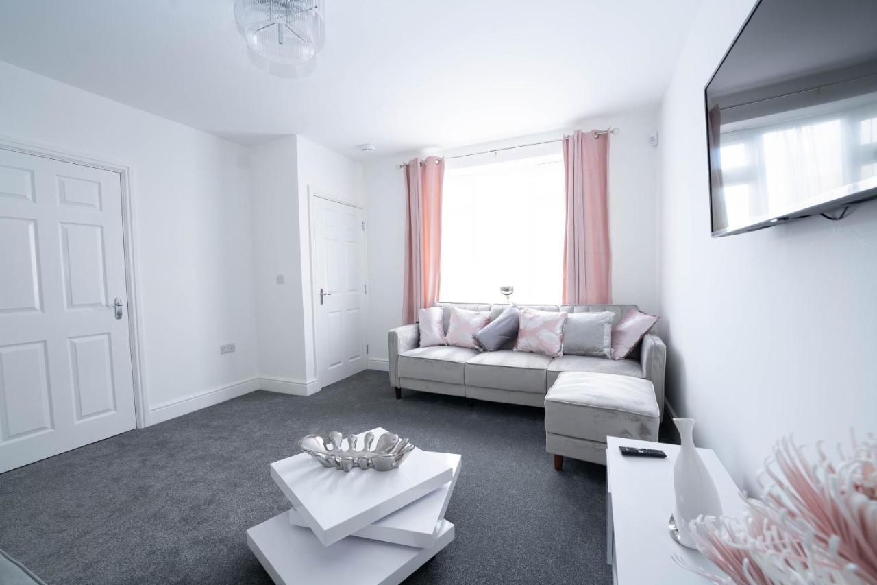 Entire Modern Home With Private Parking For 6/8 Persons Worksop Esterno foto