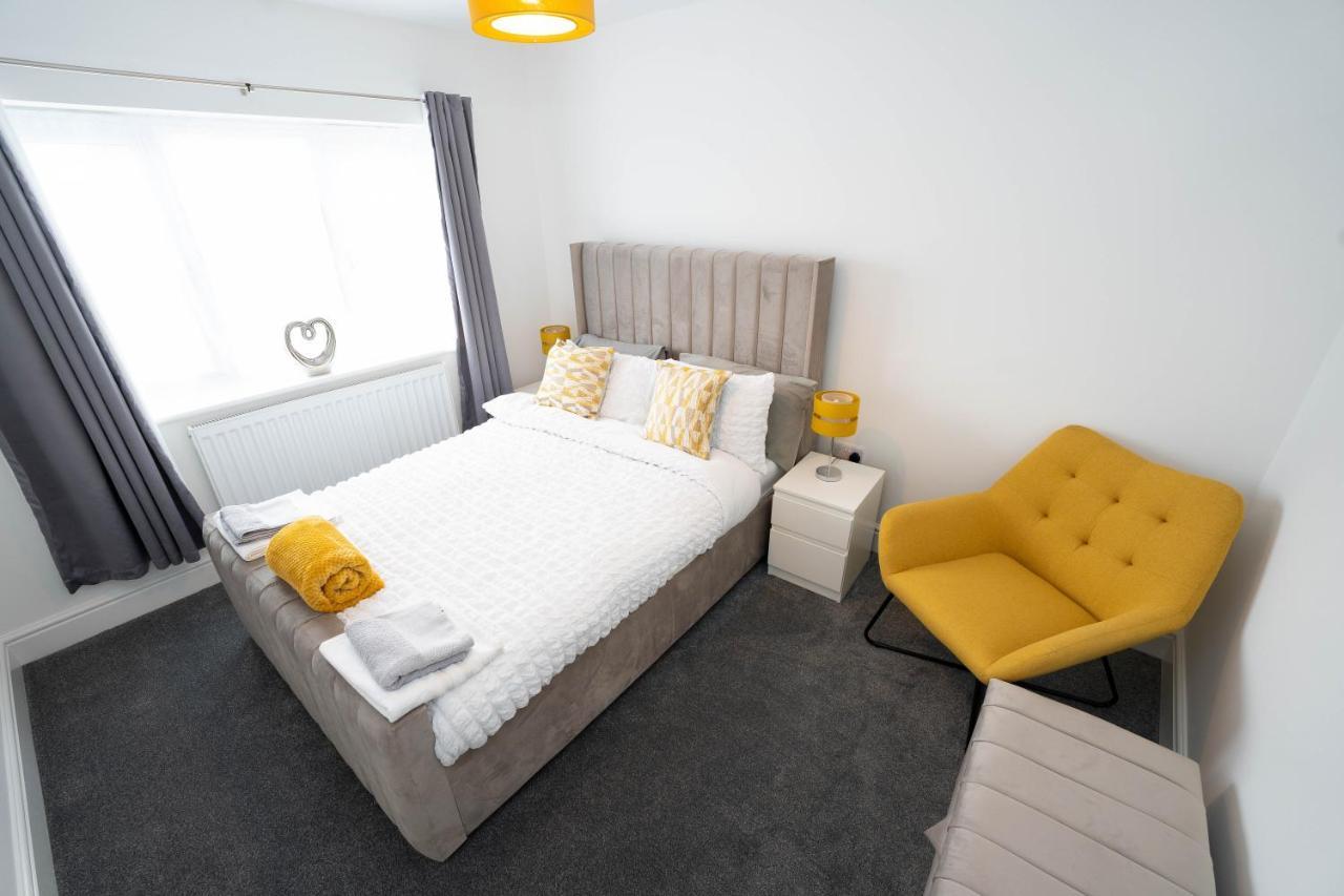 Entire Modern Home With Private Parking For 6/8 Persons Worksop Esterno foto