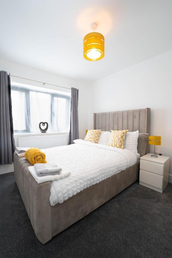Entire Modern Home With Private Parking For 6/8 Persons Worksop Esterno foto