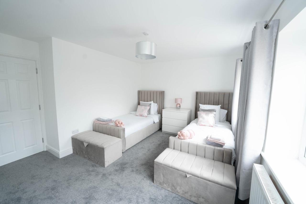 Entire Modern Home With Private Parking For 6/8 Persons Worksop Esterno foto
