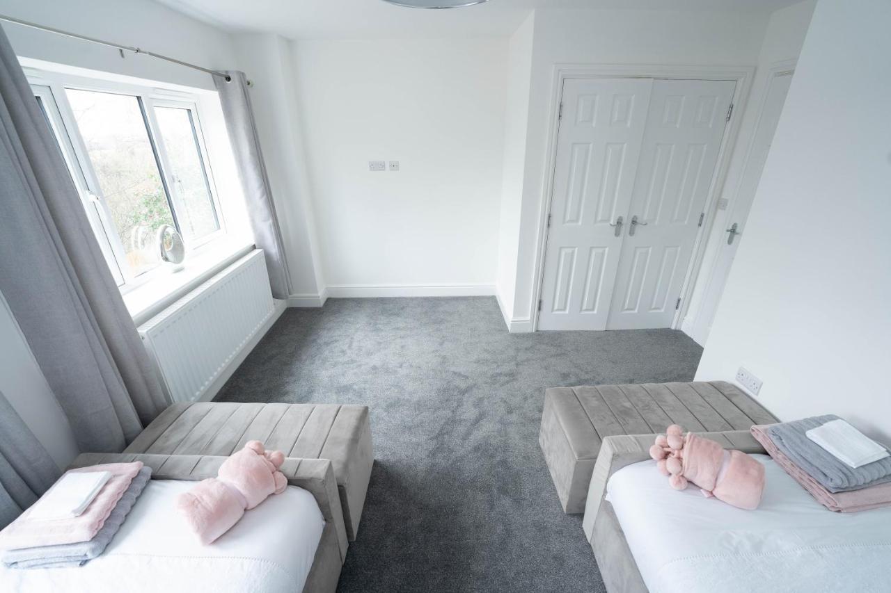 Entire Modern Home With Private Parking For 6/8 Persons Worksop Esterno foto